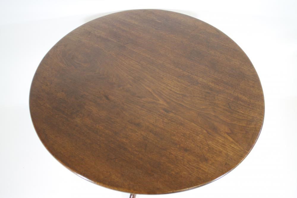 A GEORGIAN MAHOGANY TRIPOD TABLE Image