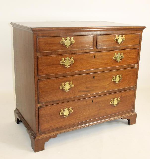 A GEORGIAN MAHOGANY CHEST Image