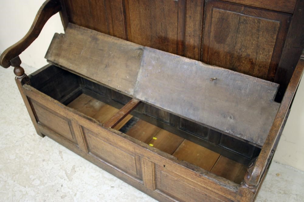 AN OAK SETTLE Image