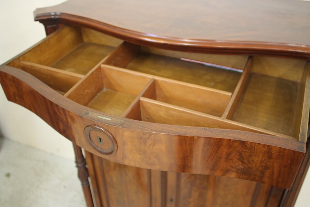 A FRENCH MAHOGANY SIDE CABINET Image