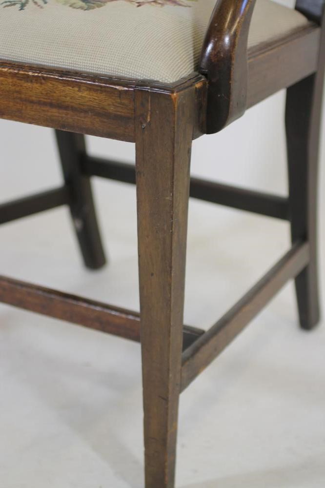 A GEORGIAN MAHOGANY ELBOW CHAIR Image