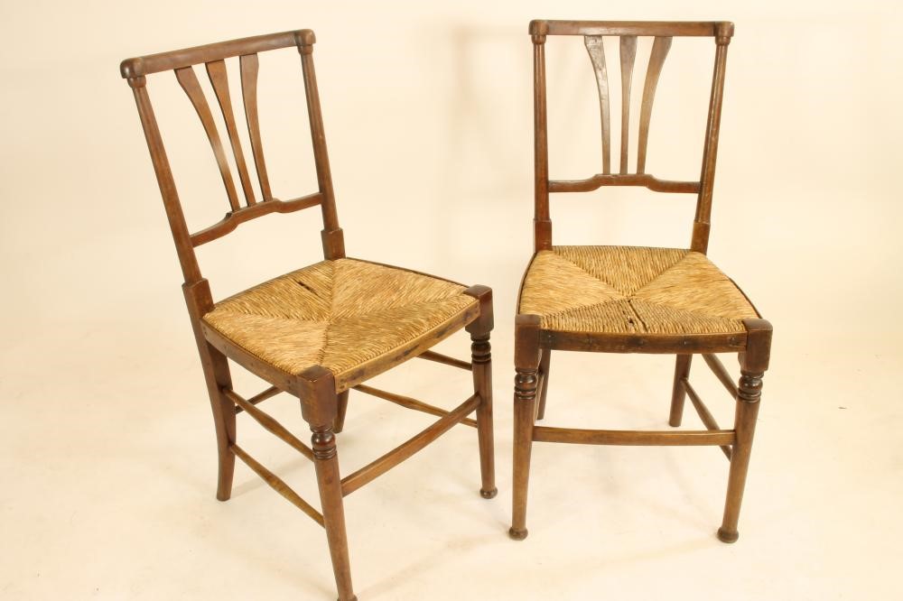 A SET OF SIX ARTS AND CRAFTS ELM RUSH SEATED DINING CHAIRS Image