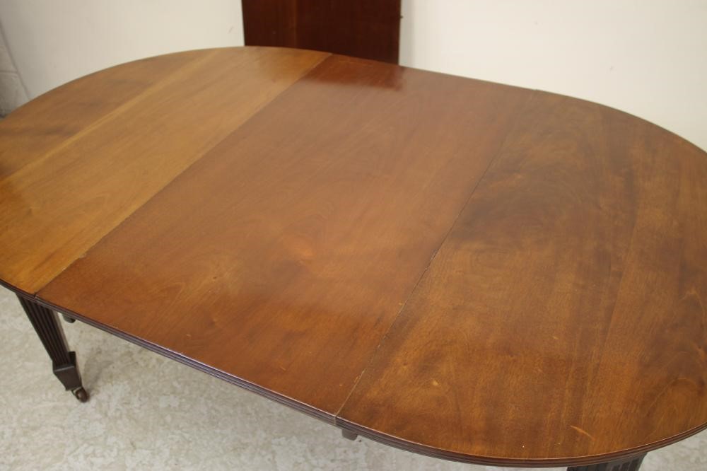 A GEORGIAN REVIVAL MAHOGANY EXTENDING DINING TABLE Image