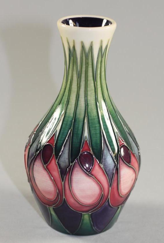 A MOORCROFT POTTERY SMALL VASE Image