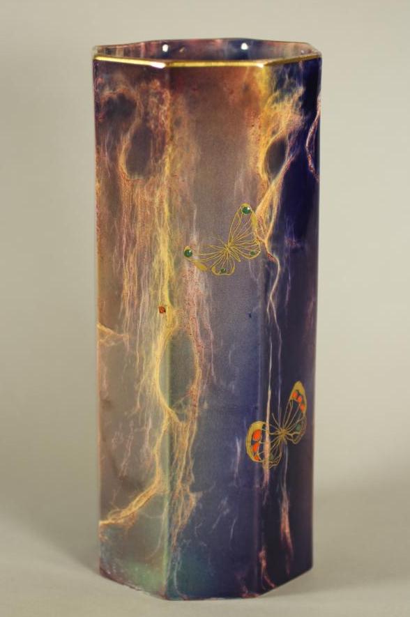 A WILKINSONS "ORIFLAMME" EARTHENWARE SLEEVE VASE Image