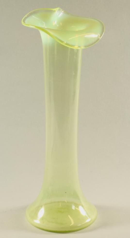 A VICTORIAN YELLOW VASELINE GLASS LILY VASE Image