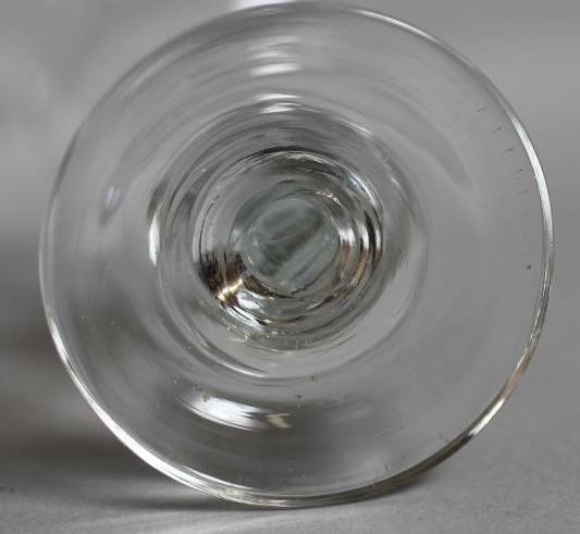 A SET OF THREE WINE GLASSES Image