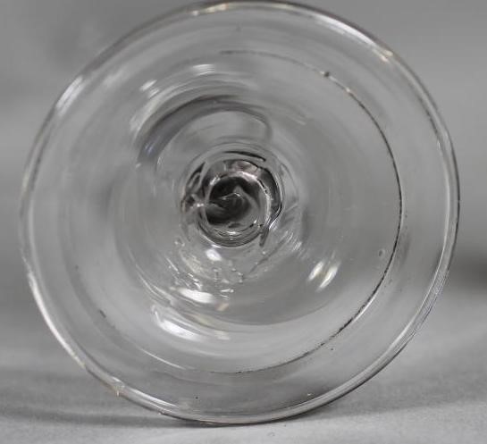 A SET OF THREE WINE GLASSES Image