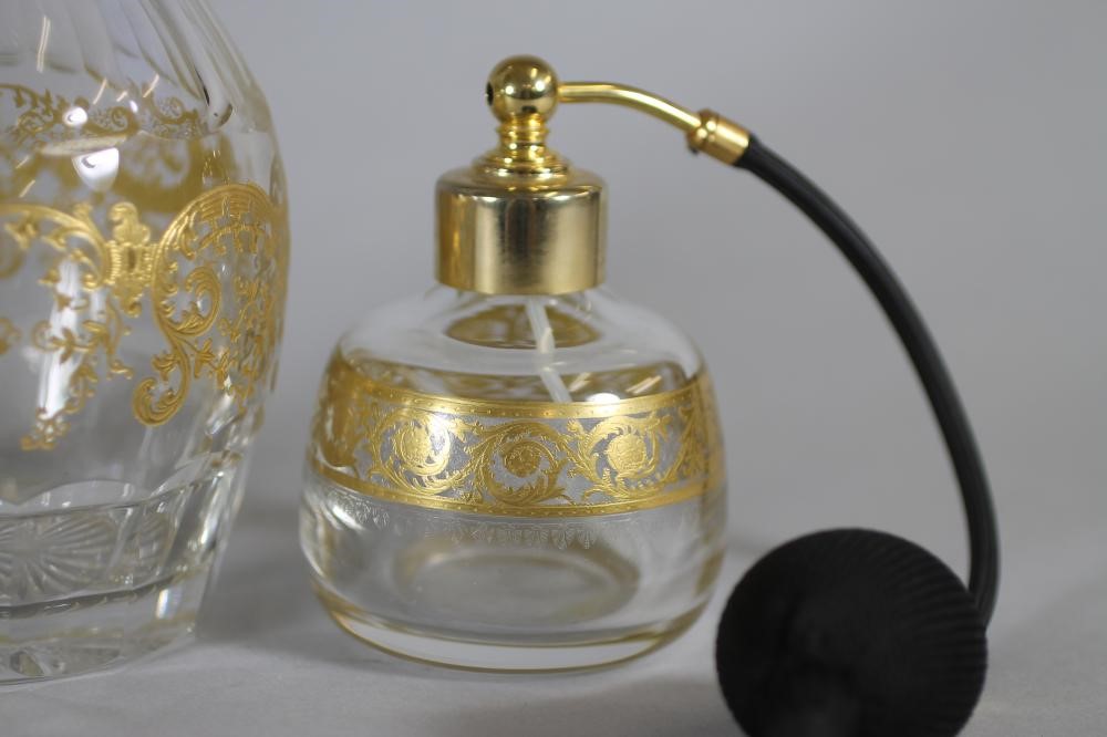 A ST LOUIS CRISTAL TRIPLE RING NECK DECANTER AND STOPPER Image