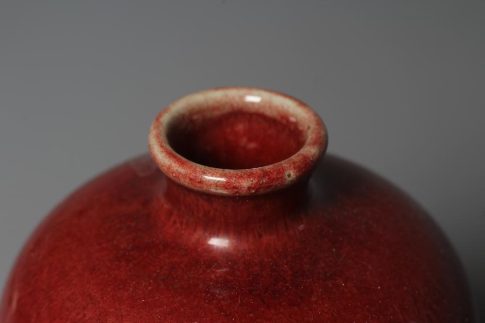A CHINESE STONEWARE RED FLAMBE GLAZED MEIPING VASE, unmarked, 5" high (Est. plus 24% premium inc. Image