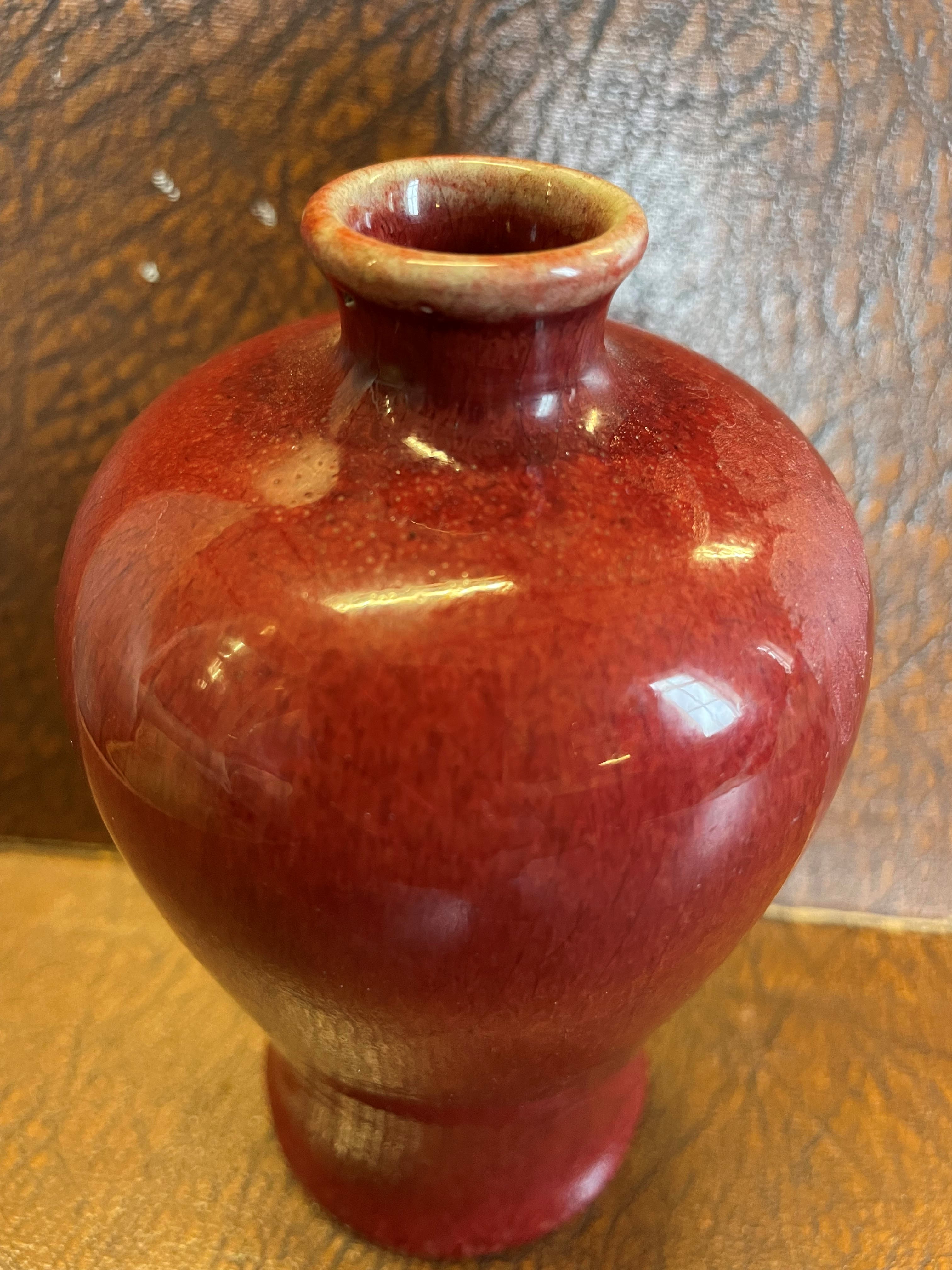 A CHINESE STONEWARE RED FLAMBE GLAZED MEIPING VASE, unmarked, 5" high (Est. plus 24% premium inc. Image