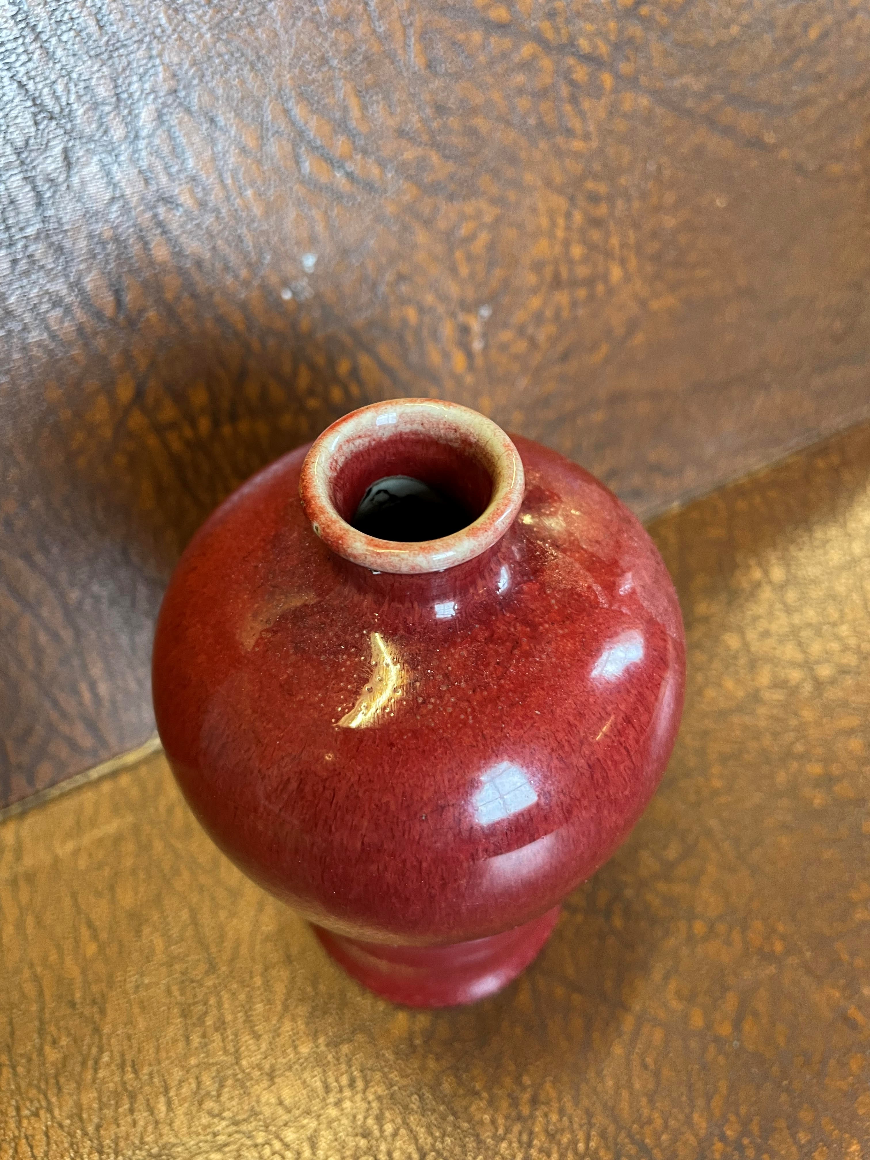 A CHINESE STONEWARE RED FLAMBE GLAZED MEIPING VASE, unmarked, 5" high (Est. plus 24% premium inc. Image