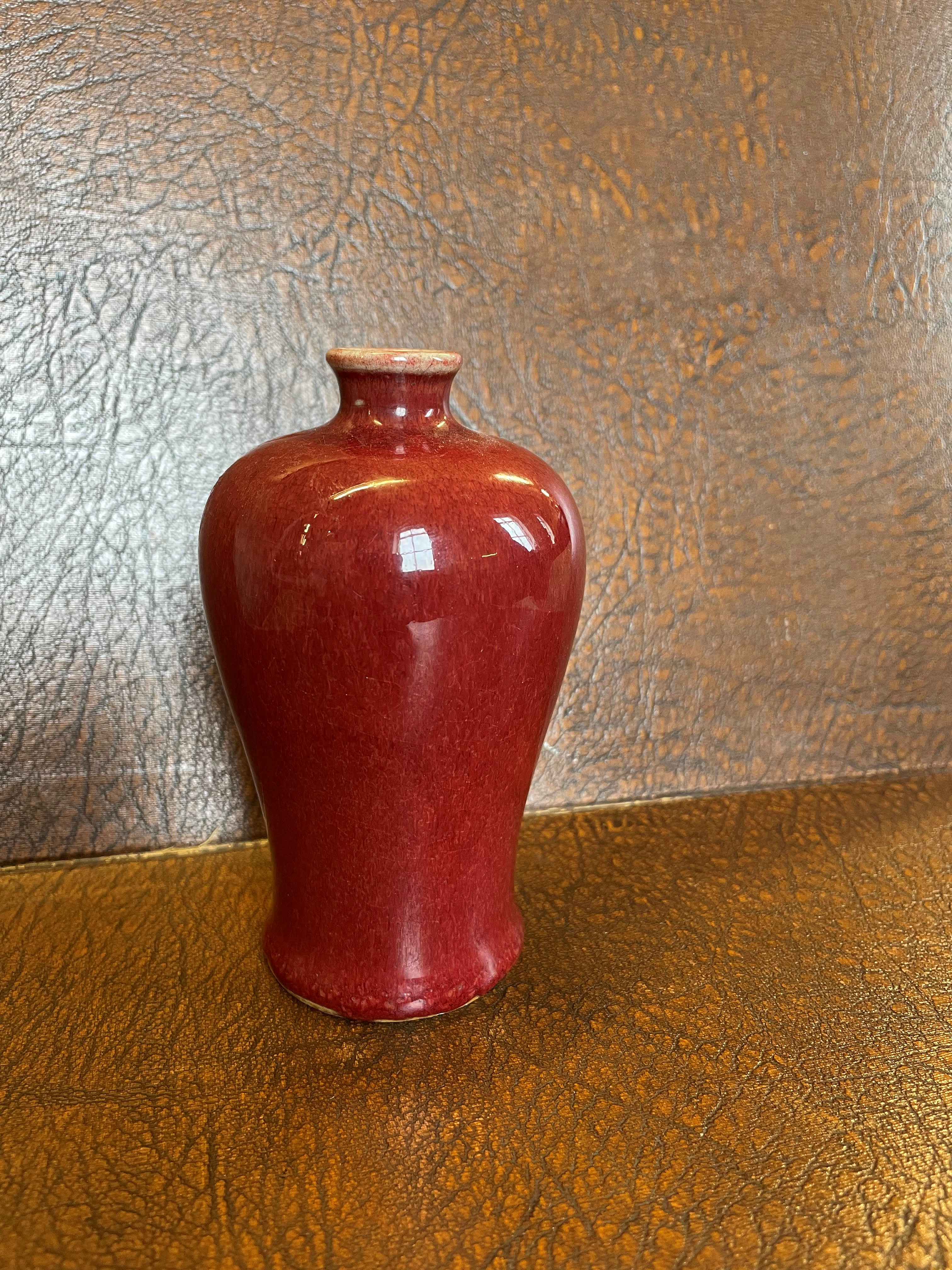 A CHINESE STONEWARE RED FLAMBE GLAZED MEIPING VASE, unmarked, 5" high (Est. plus 24% premium inc. Image