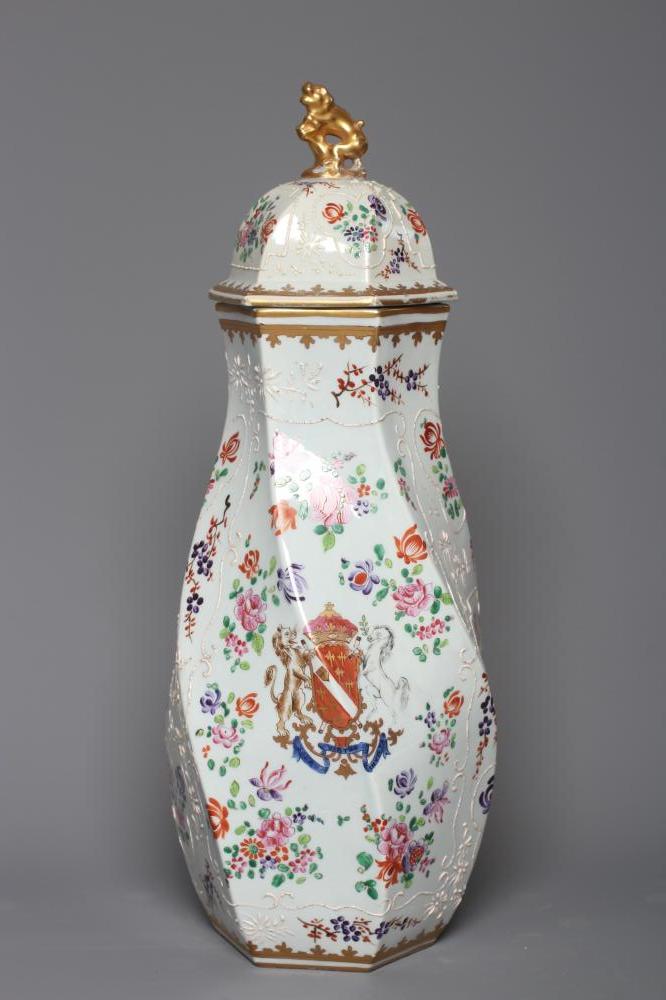 A SAMSON OF PARIS PORCELAIN VASE AND COVER Image