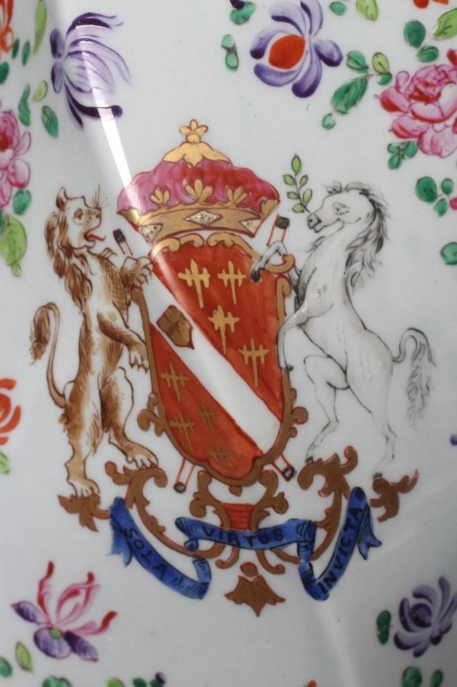 A SAMSON OF PARIS PORCELAIN VASE AND COVER Image