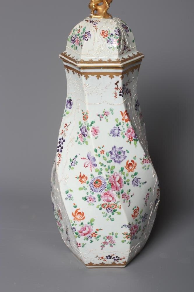 A SAMSON OF PARIS PORCELAIN VASE AND COVER Image