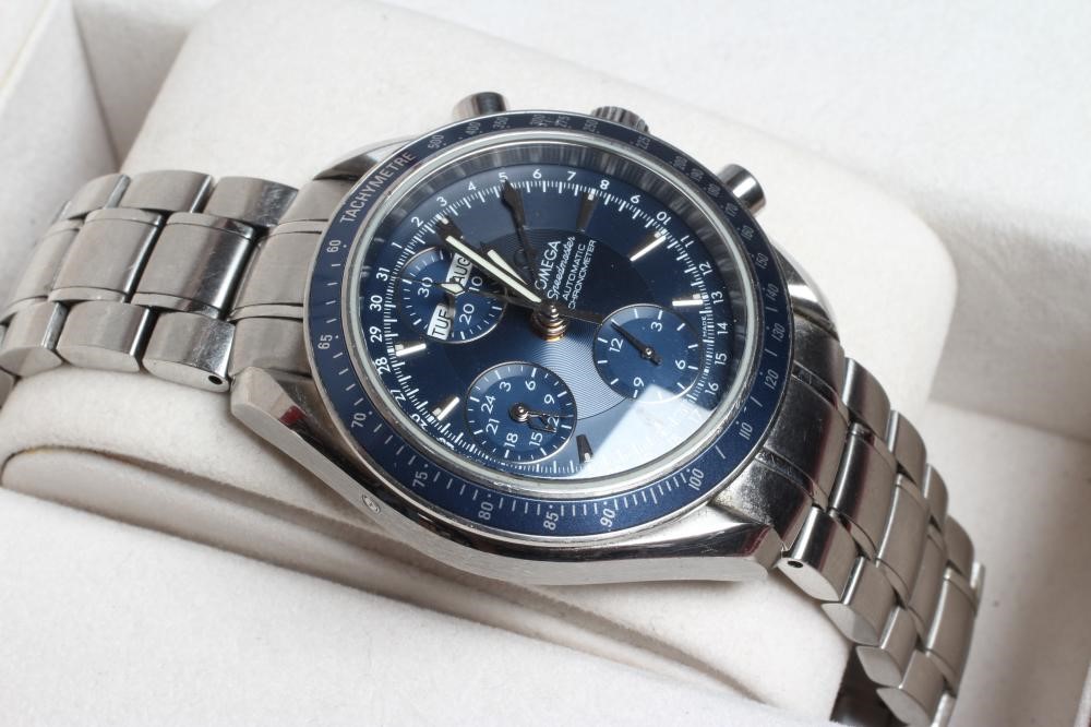 A GENTLEMAN'S OMEGA SPEEDMASTER TRIPLE CALENDAR AUTOMATIC CHRONOGRAPH Image