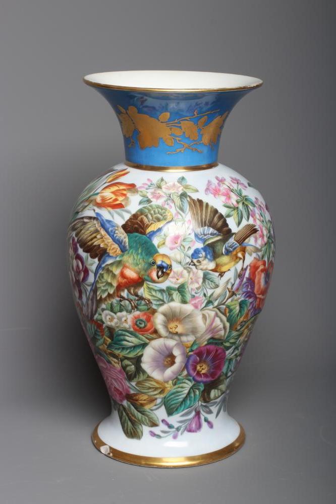 A LARGE FRENCH PORCELAIN VASE Image