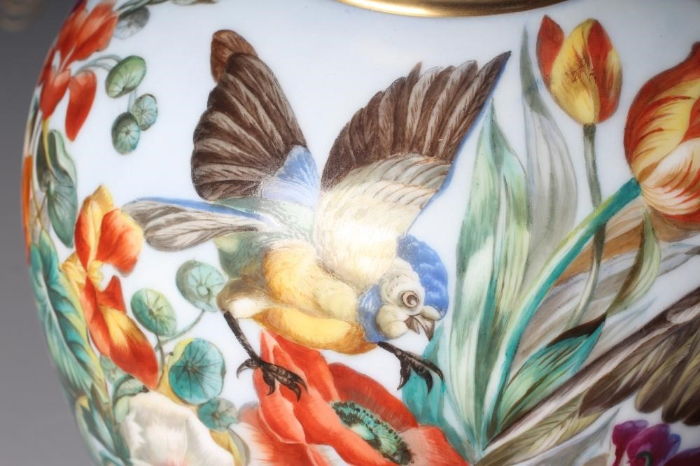 A LARGE FRENCH PORCELAIN VASE Image