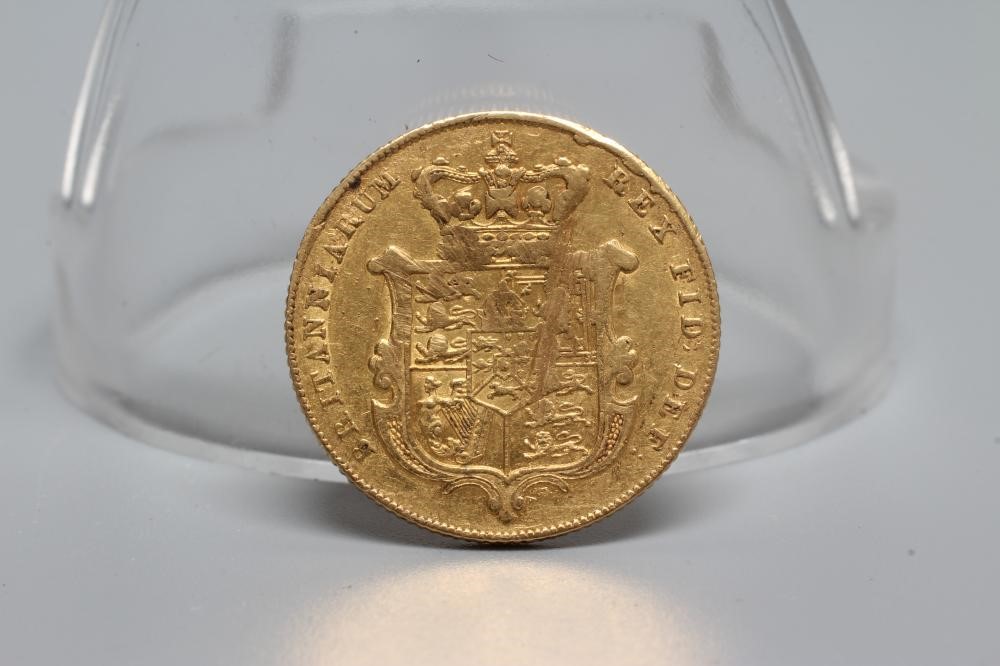 A GEORGE IV SHIELD BACK SOVEREIGN, 1826, 7.9g (Est. plus 20% premium) Image