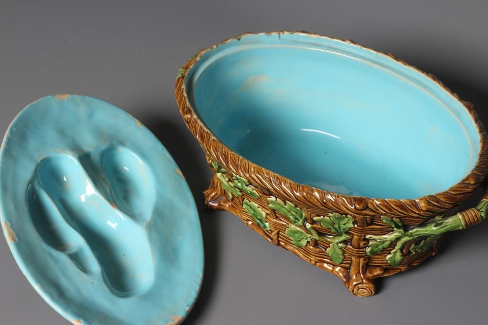 A MINTON MAJOLICA HARE AND MALLARD OVAL GAME PIE DISH Image