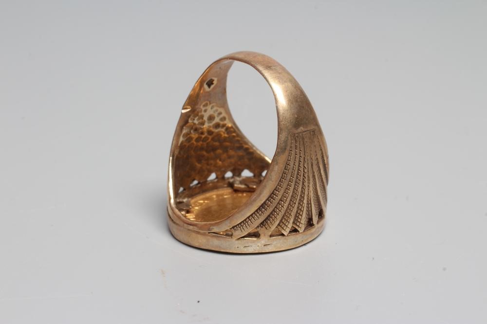 A GEORGE V SOVEREIGN, 1913, in a 9ct gold ring loose mount, 17.9g gross (Est. plus 24% premium inc. Image