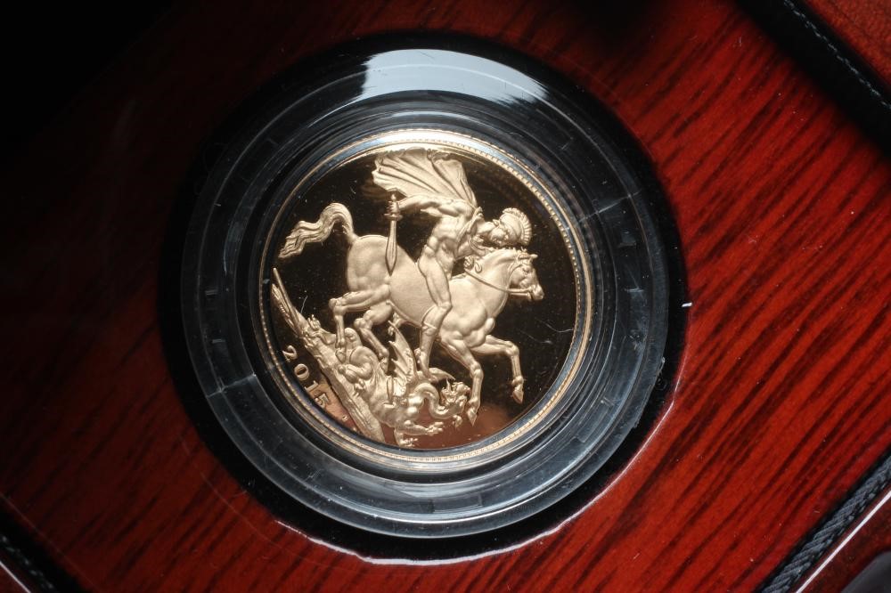 AN ELIZABETH II SOVEREIGN, 2015, fifth portrait first edition, number 1107 of a Ltd. Ed. of 7000, Image