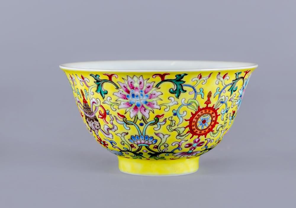 A CHINESE PORCELAIN SMALL BOWL of plain circular form Image