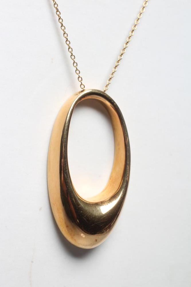 AN ITALIAN PENDANT stamped 750 * MIL, of abstract open oval form, on integral threaded chain stamped Image