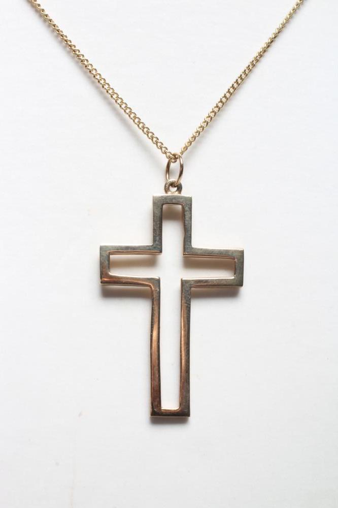 A 9CT GOLD OPEN CROSS PENDANT, Birmingham no date letter, on a 9ct gold chain necklace stamped 375, Image