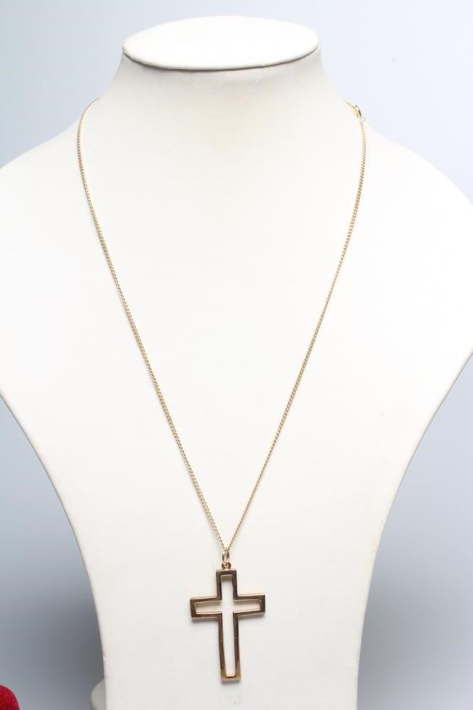 A 9CT GOLD OPEN CROSS PENDANT, Birmingham no date letter, on a 9ct gold chain necklace stamped 375, Image