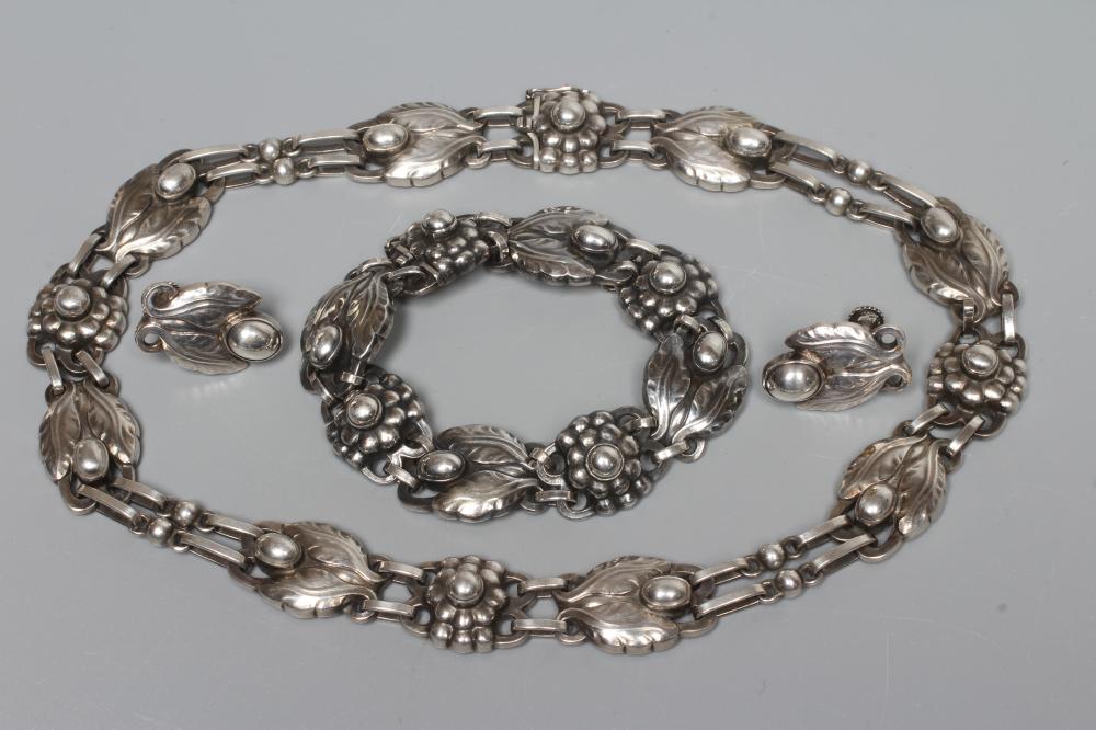 A GEORG JENSEN SILVER SUITE designed by Georg Jensen with stylised flowerhead bosses and comprising Image