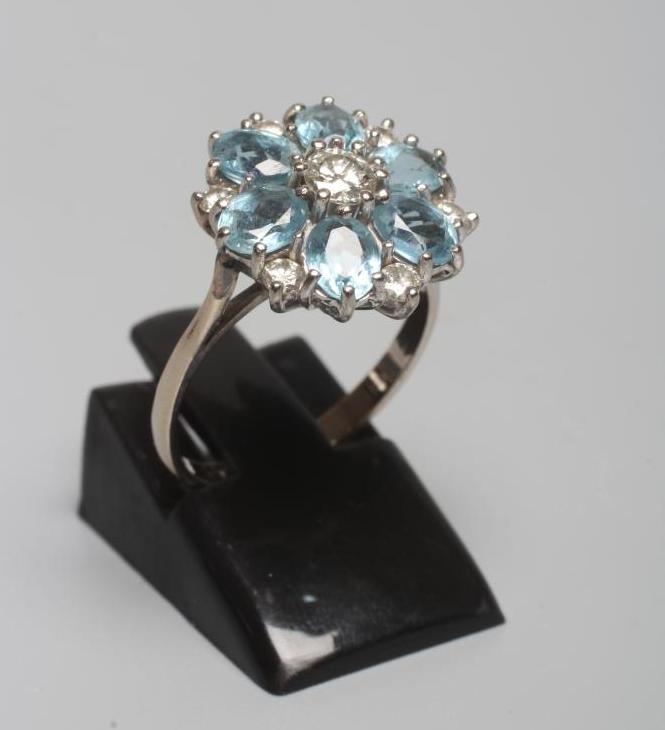 AN AQUAMARINE AND DIAMOND CLUSTER RING Image