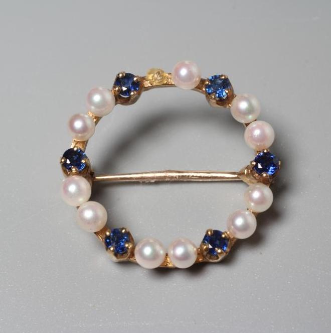 A CULTURED PEARL AND SAPPHIRE WREATH BROOCH peg set with six pairs of small pearls interspersed with Image