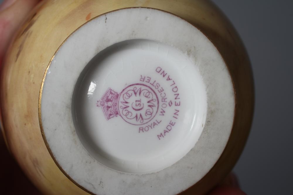 A ROYAL WORCESTER SUGAR BOWL AND MATCHING CREAM JUG Image