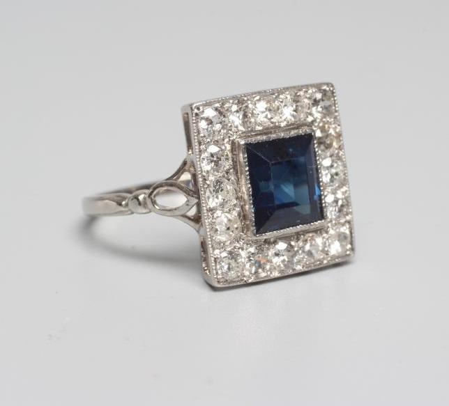 AN ART DECO SAPPHIRE AND DIAMOND PLAQUE RING Image