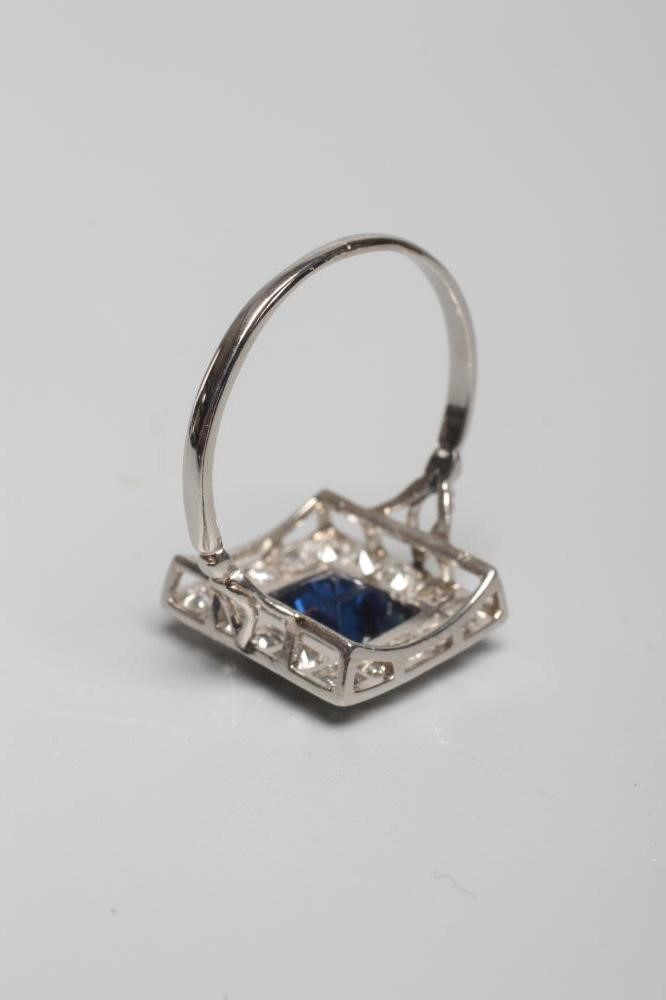 AN ART DECO SAPPHIRE AND DIAMOND PLAQUE RING Image
