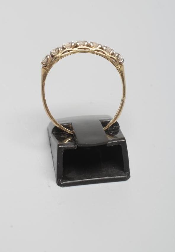 A SEVEN STONE DIAMOND RING Image