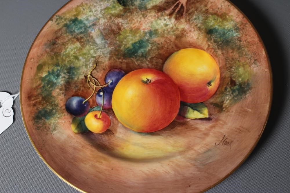 A ROYAL WORCESTER TEA PLATE Image