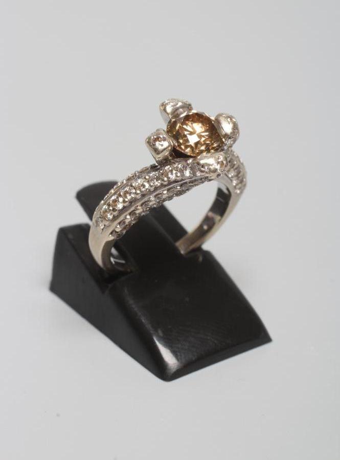 A BROWN DIAMOND DRESS RING Image
