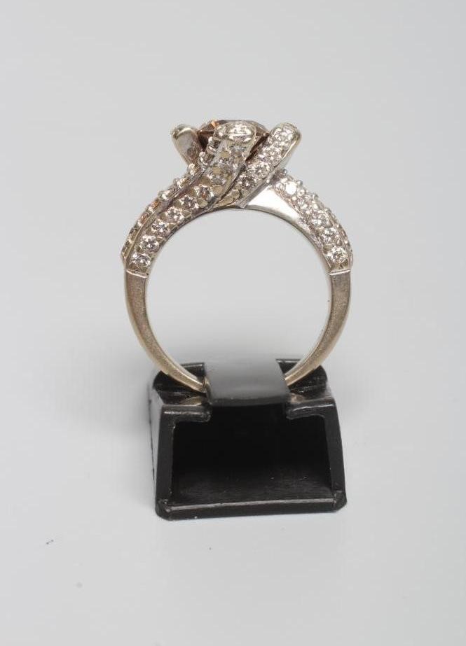 A BROWN DIAMOND DRESS RING Image