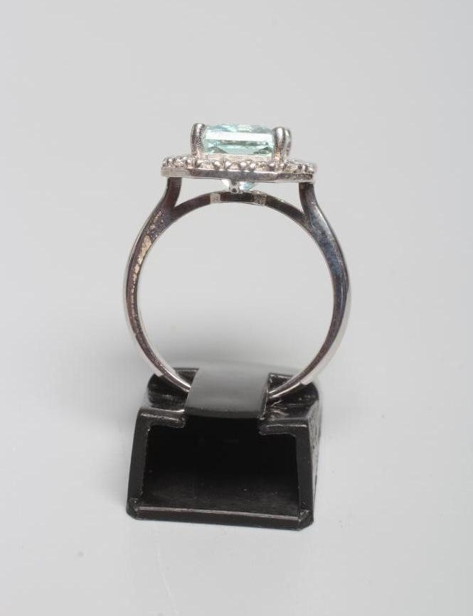 AN ART DECO STYLE AQUAMARINE AND DIAMOND PLAQUE RING Image