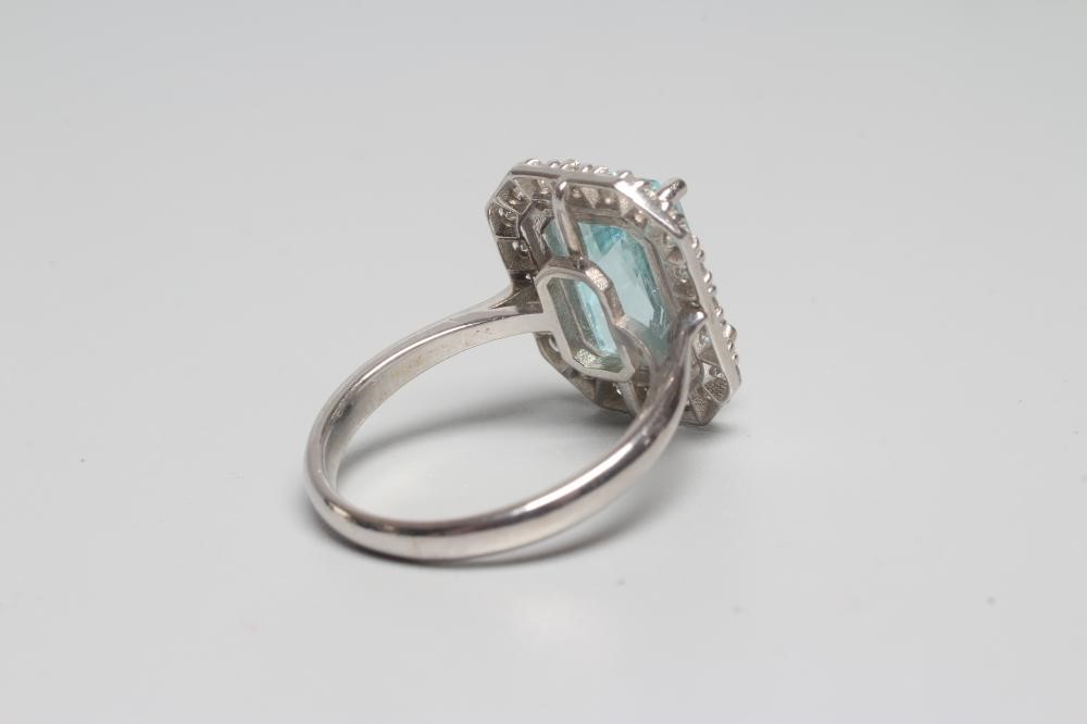 AN ART DECO STYLE AQUAMARINE AND DIAMOND PLAQUE RING Image