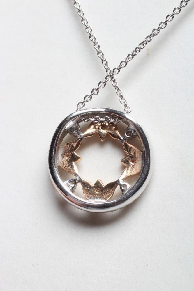 A DIAMOND CIRCLET PENDANT Image