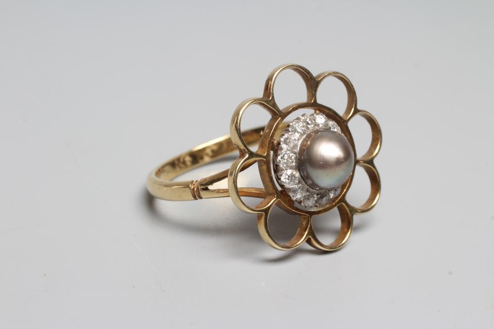 A COCKTAIL RING Image