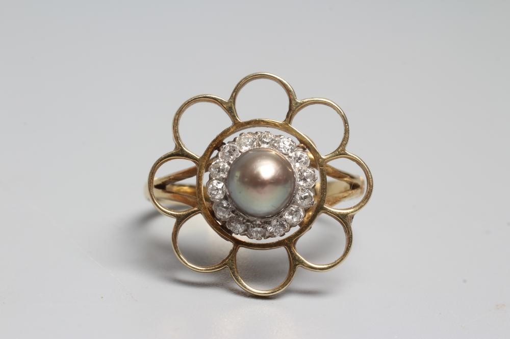 A COCKTAIL RING Image