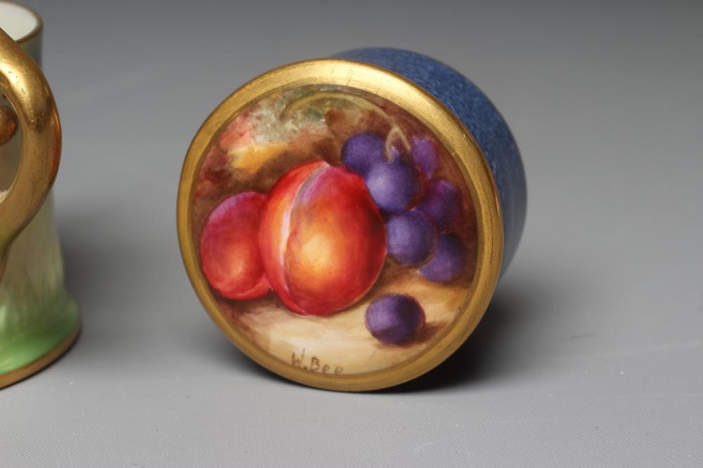 A ROYAL WORCESTER SMALL BOX AND COVER Image