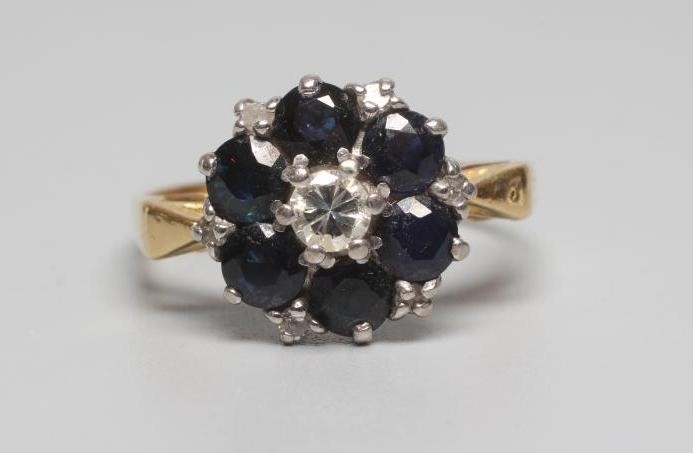 A SAPPHIRE AND DIAMOND CLUSTER RING Image