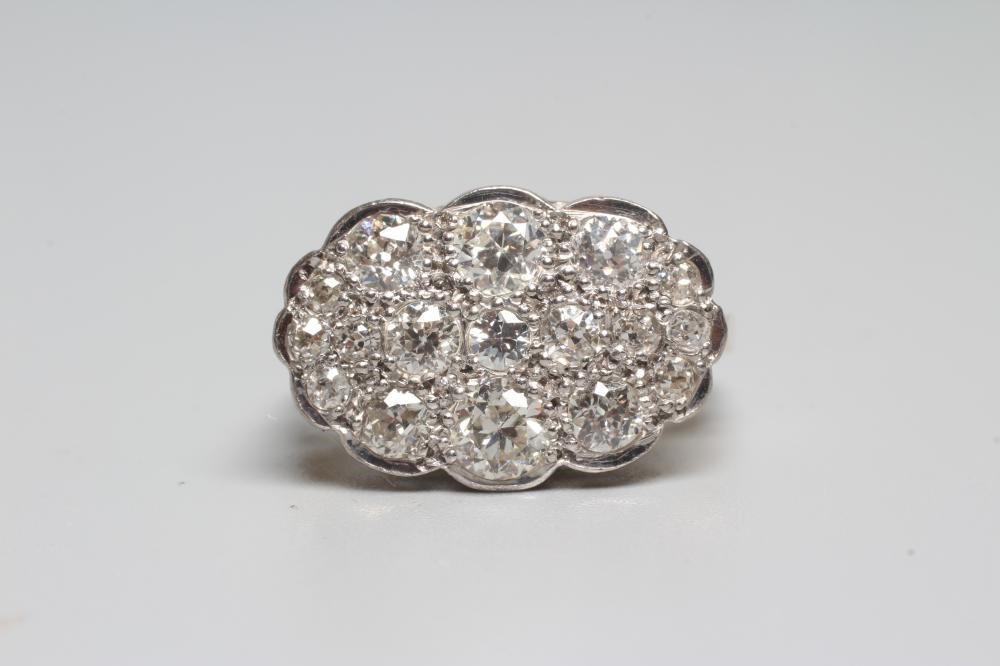 A DIAMOND CLUSTER DRESS RING Image