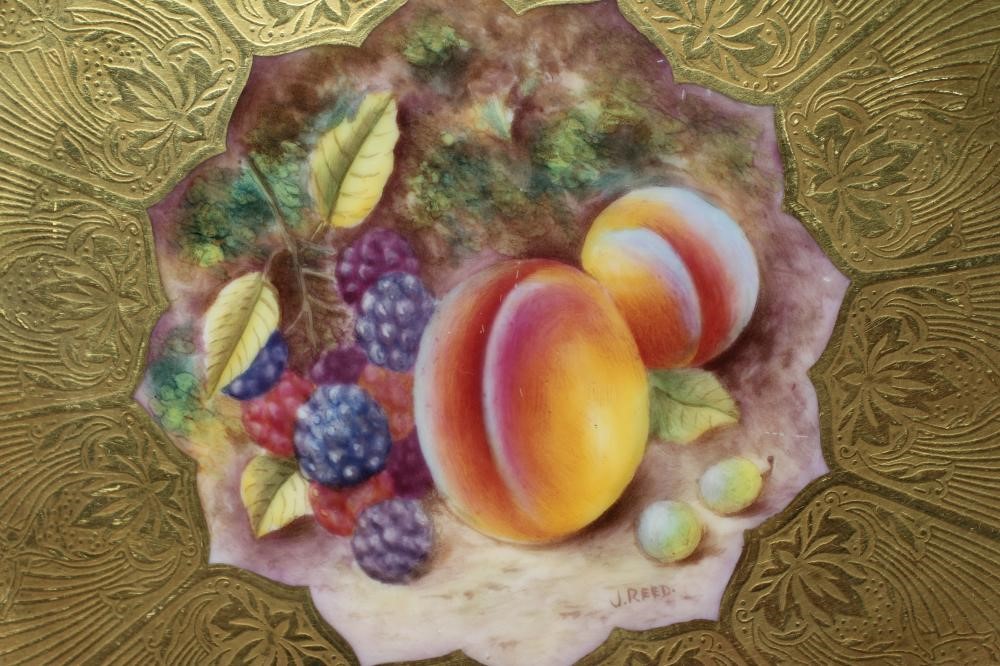 A ROYAL WORCESTER CABINET PLATE Image